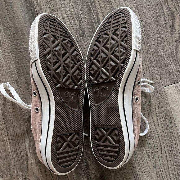 Converse Pink and White Canvas Sneakers
Missing insoles* - Picture 4 of 5